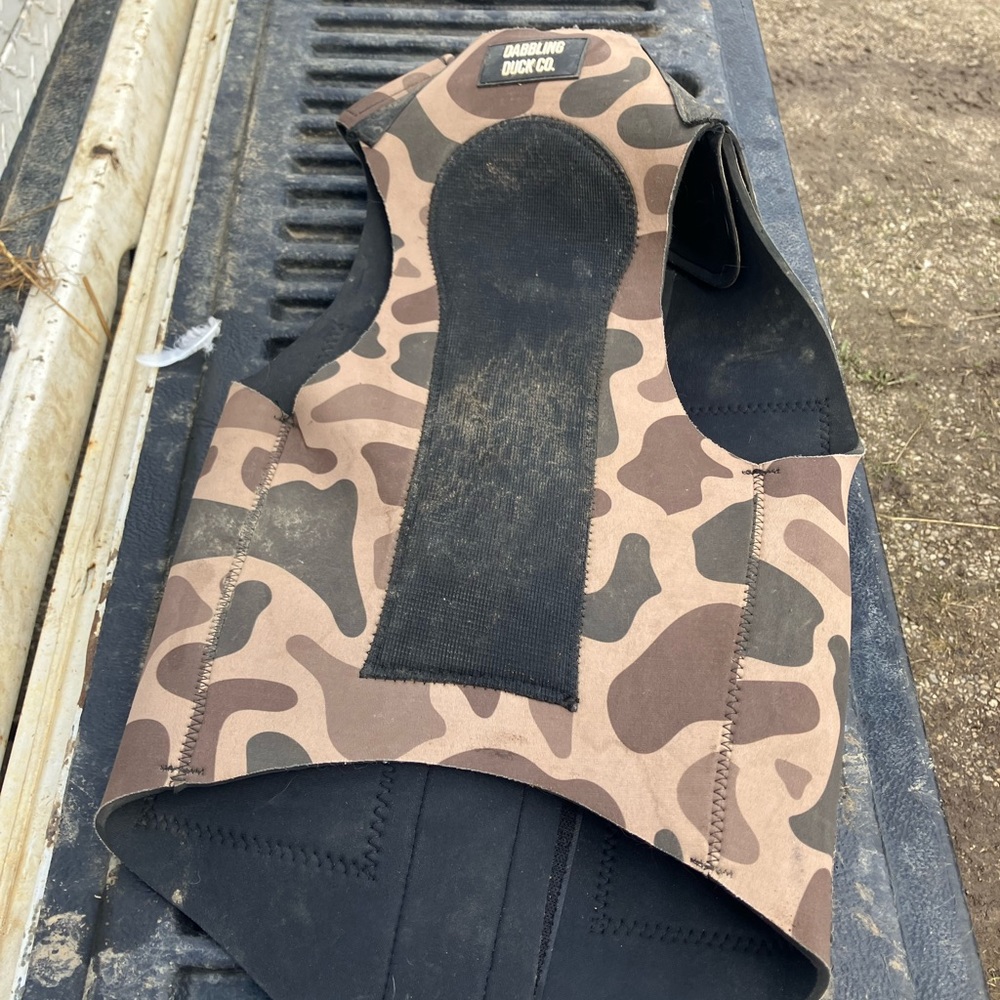 Dabbling Duck Neoprene dog Vest. Size Med-Small its adjustable.Old School Camo